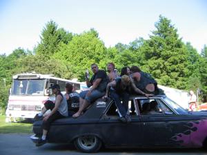 60's_car_with_lots_of_raggare_on_the_roof_at_Power_Big_Meet[1]