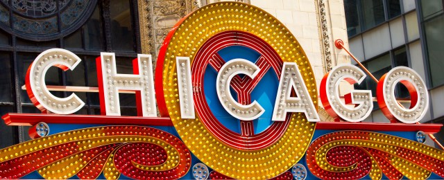Chicago_Theatre_sign_Close_up[1].jpg