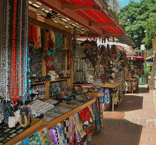 Waikiki-sovenir-stands[1]