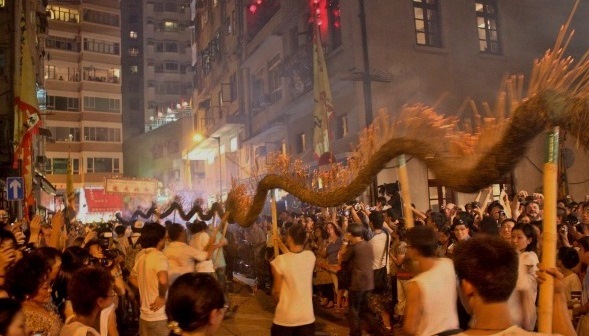 tai-hang-fire-dragon-dance-hong-kong-3[1]