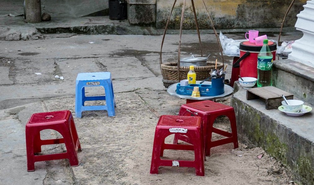 Plastic-chairs-of-South-East-Asia-Photo-credit-Chris-Hilton-03-1180x737[1]