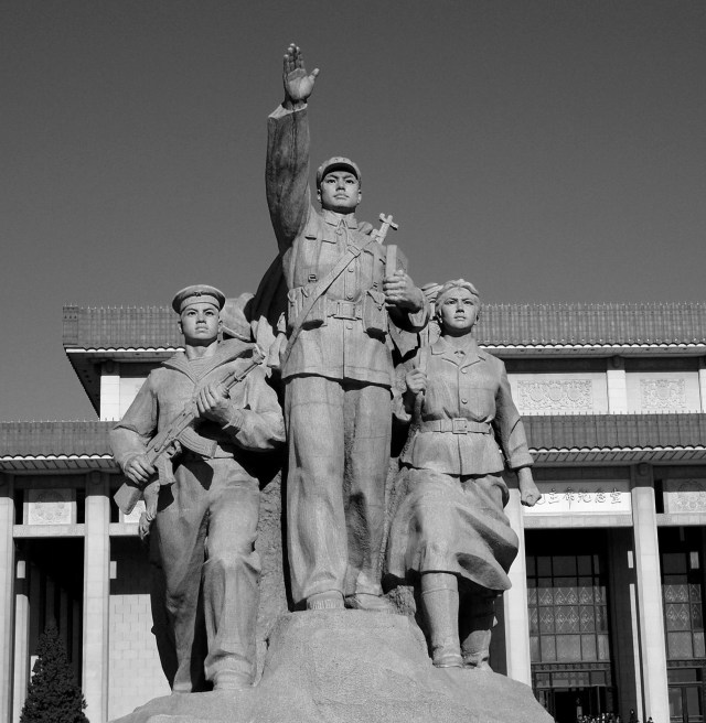 tiananmen-square-statue[1]